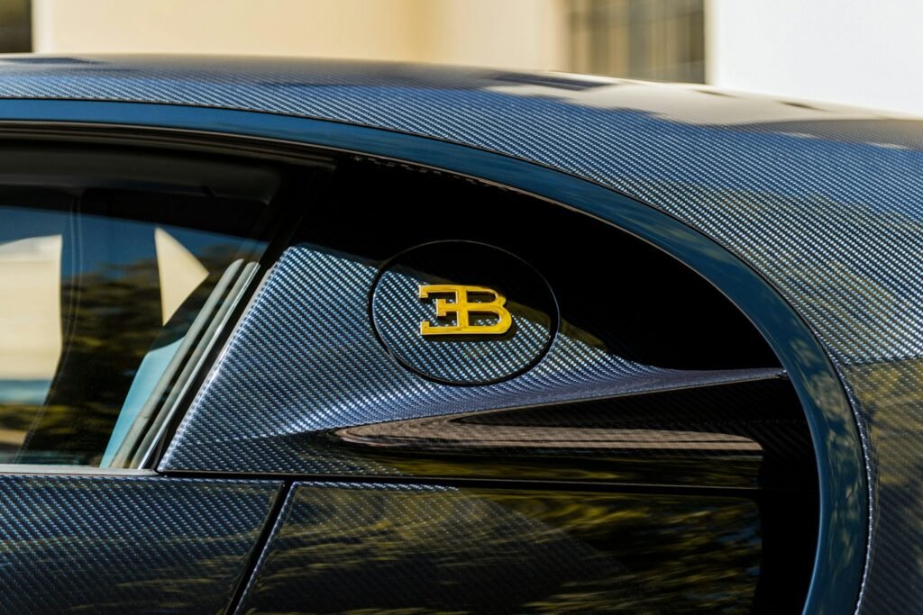 Emblema lateral en oro Bugatti Chiron L’Ébé | VALLTRO